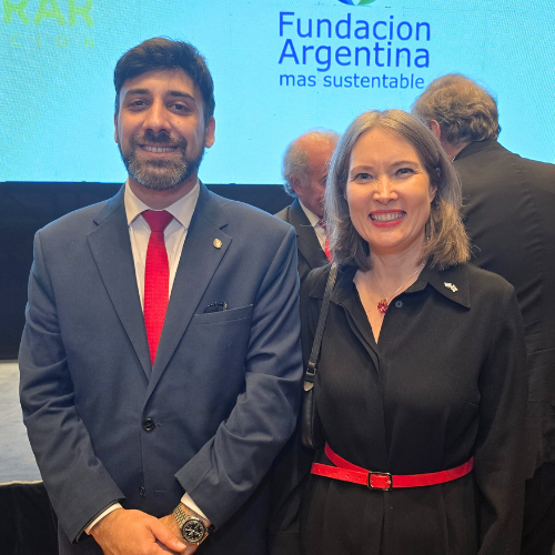 Autoridades en la ceremonia del Premio Economía Circular IAC con Fundación Argentina Más Sustentable